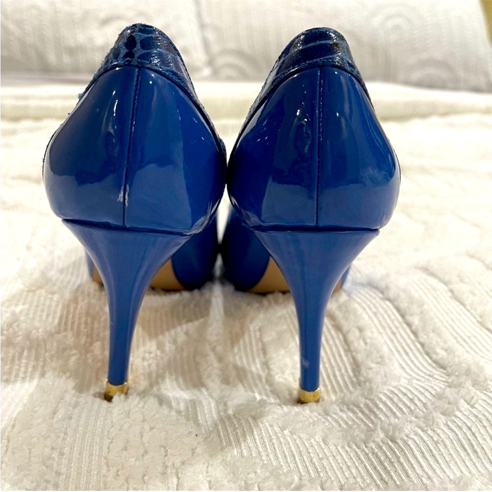 Marc Fisher Blue Open Toe Heel
Size 7 1/2 - Picture 3 of 8